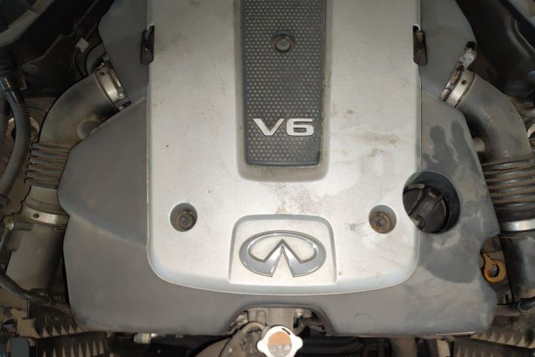 Used Infiniti Q70 2013 Q70L 2.5L Comfort Edition Engine Bay