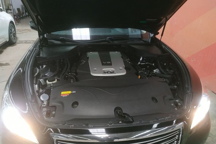 Used Infiniti Q70 2013 Q70L 2.5L Elegance Edition Engine Bay