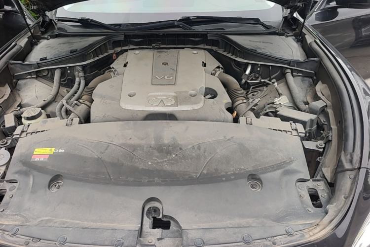Used Infiniti Q70 2013 Q70L 2.5L Elegance Edition Engine Bay