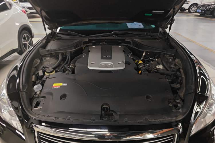 Used Infiniti Q70 2013 Q70L 2.5L Elegance Edition Engine Bay