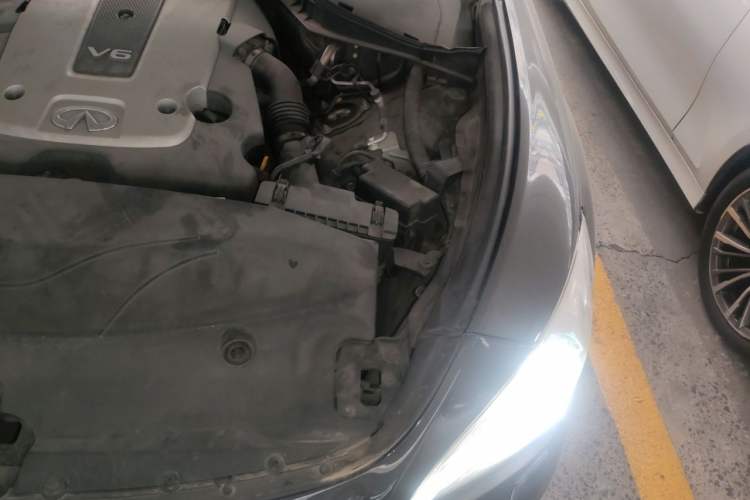 Used Infiniti Q70 2013 Q70L 2.5L Comfort Edition Engine Bay Left