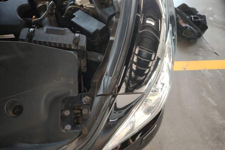 Used Infiniti Q70 2013 Q70L 2.5L Comfort Edition Engine Bay Left
