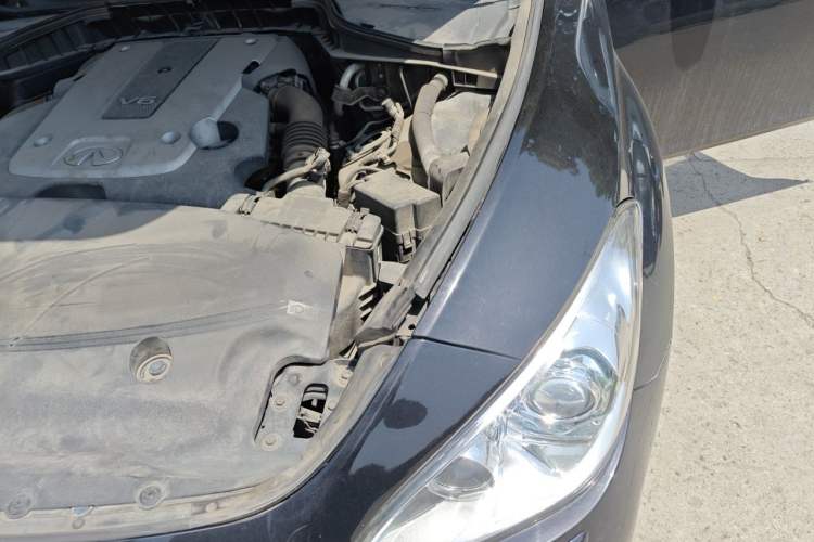 Used Infiniti Q70 2013 Q70L 2.5L Comfort Edition Engine Bay Left
