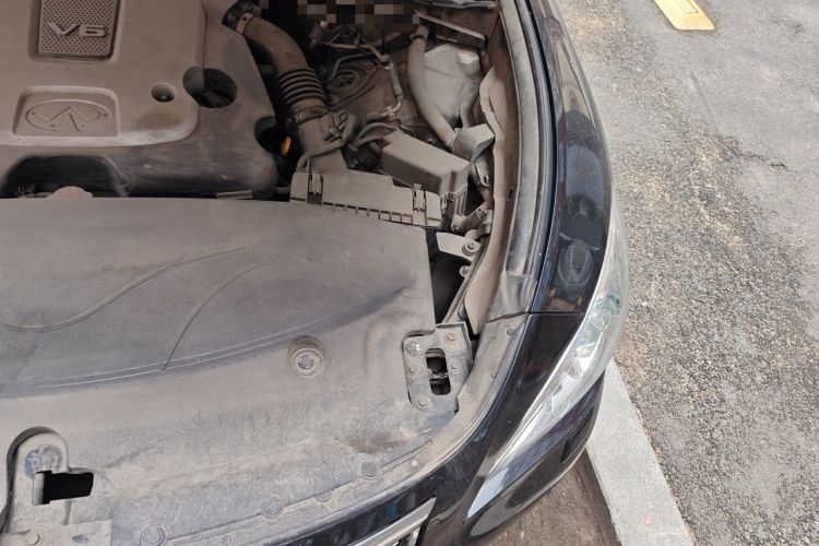 Used Infiniti Q70 2013 Q70L 2.5L Comfort Edition Engine Bay Left