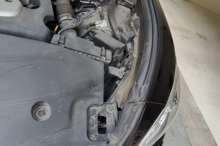 Used Infiniti Q70 2013 Q70L 2.5L Comfort Edition Engine Bay Left