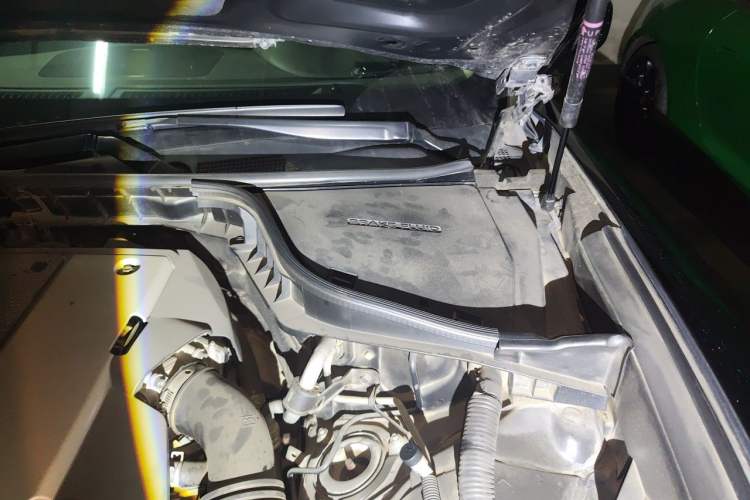 Used Infiniti Q70 2013 Q70L 2.5L Elegance Edition Engine Bay Left