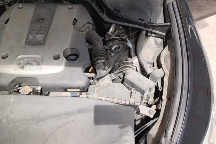 Used Infiniti Q70 2013 Q70L 2.5L Comfort Edition Engine Bay Left