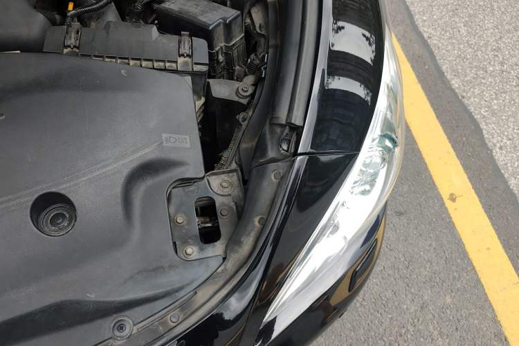 Used Infiniti Q70 2013 Q70L 2.5L Elegance Edition Engine Bay Left