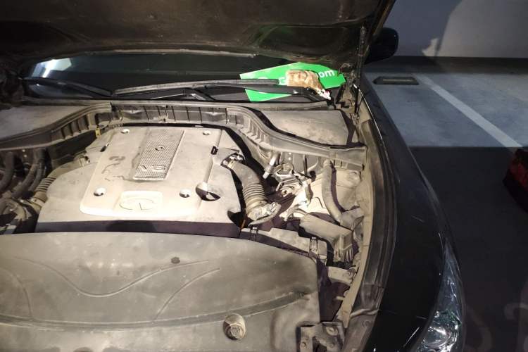 Used Infiniti Q70 2013 Q70L 2.5L Comfort Edition Engine Bay Left