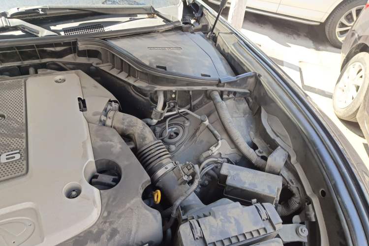 Used Infiniti Q70 2013 Q70L 2.5L Comfort Edition Engine Bay Left