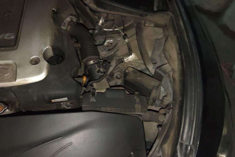 Used Infiniti Q70 2013 Q70L 2.5L Comfort Edition Engine Bay Left