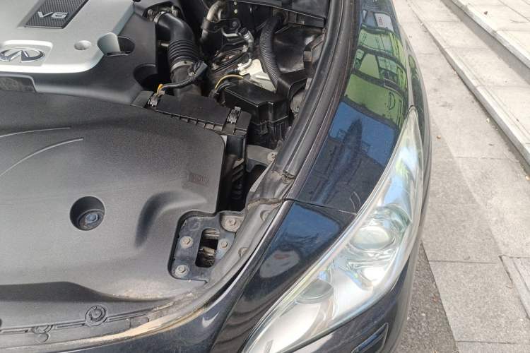 Used Infiniti Q70 2013 Q70L 2.5L Comfort Edition Engine Bay Left