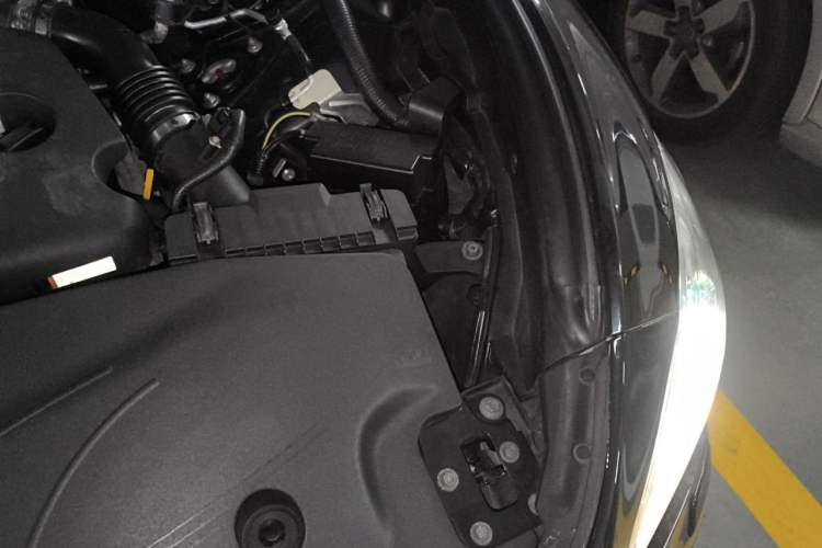 Used Infiniti Q70 2013 Q70L 2.5L Comfort Edition Engine Bay Left