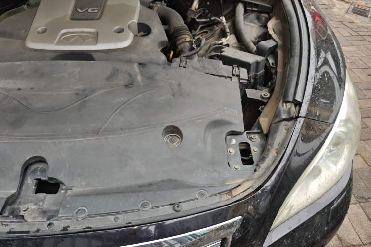 Used Infiniti Q70 2013 Q70L 2.5L Comfort Edition Engine Bay Left