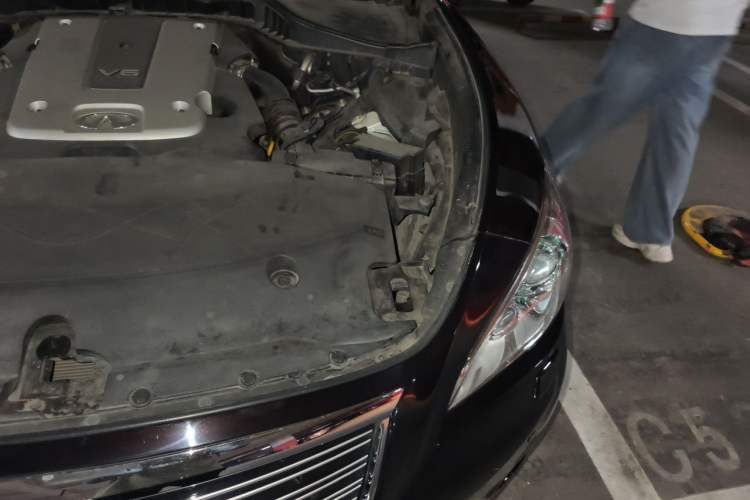 Used Infiniti Q70 2013 Q70L 2.5L Comfort Edition Engine Bay Left
