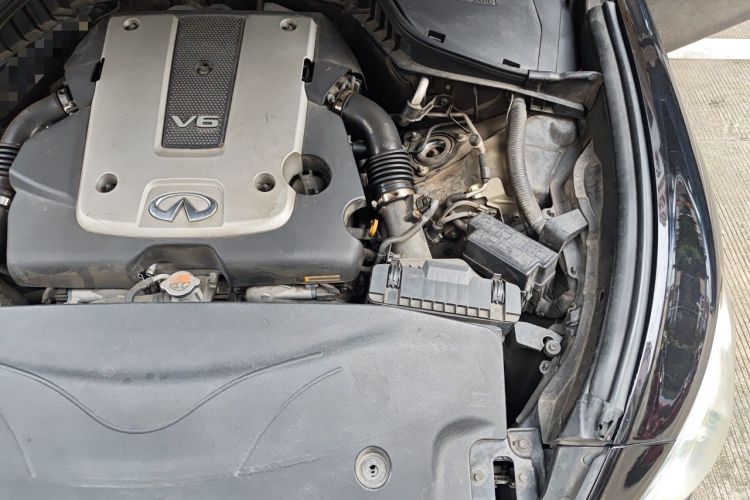 Used Infiniti Q70 2013 Q70L 2.5L Elegance Edition Engine Bay Left