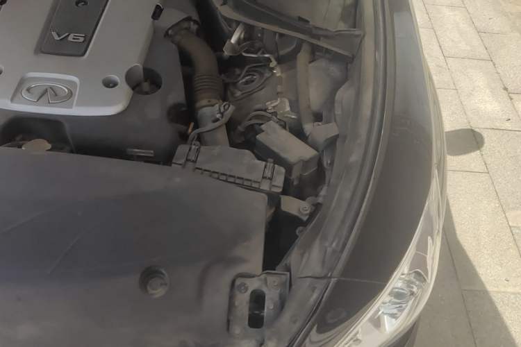 Used Infiniti Q70 2013 Q70L 2.5L Comfort Edition Engine Bay Left