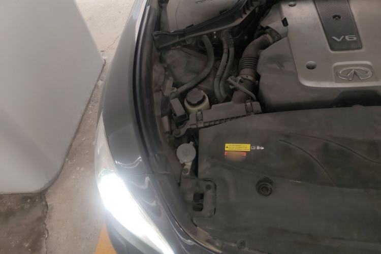 Used Infiniti Q70 2013 Q70L 2.5L Comfort Edition Engine Bay Right