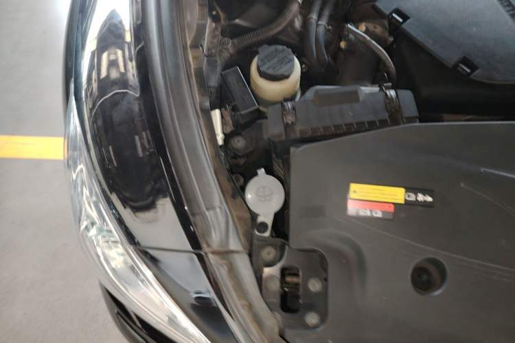 Used Infiniti Q70 2013 Q70L 2.5L Comfort Edition Engine Bay Right