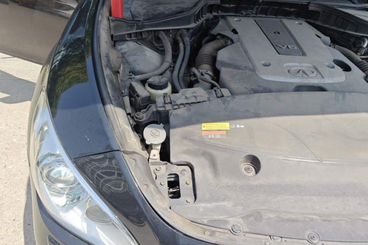 Used Infiniti Q70 2013 Q70L 2.5L Comfort Edition Engine Bay Right