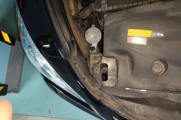 Used Infiniti Q70 2013 Q70L 2.5L Comfort Edition Engine Bay Right