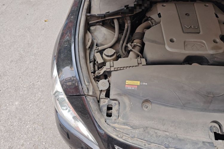Used Infiniti Q70 2013 Q70L 2.5L Comfort Edition Engine Bay Right