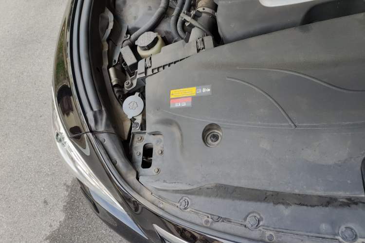 Used Infiniti Q70 2013 Q70L 2.5L Comfort Edition Engine Bay Right
