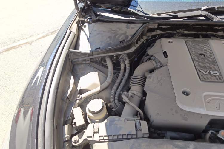 Used Infiniti Q70 2013 Q70L 2.5L Comfort Edition Engine Bay Right