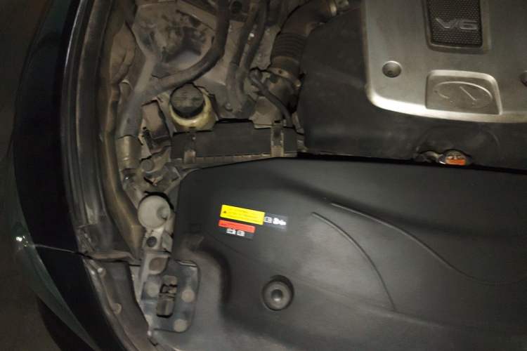 Used Infiniti Q70 2013 Q70L 2.5L Comfort Edition Engine Bay Right
