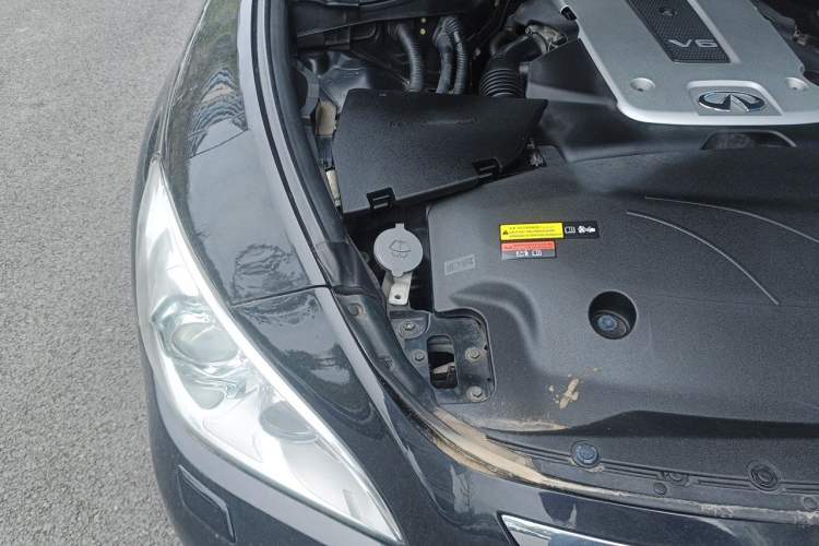 Used Infiniti Q70 2013 Q70L 2.5L Comfort Edition Engine Bay Right