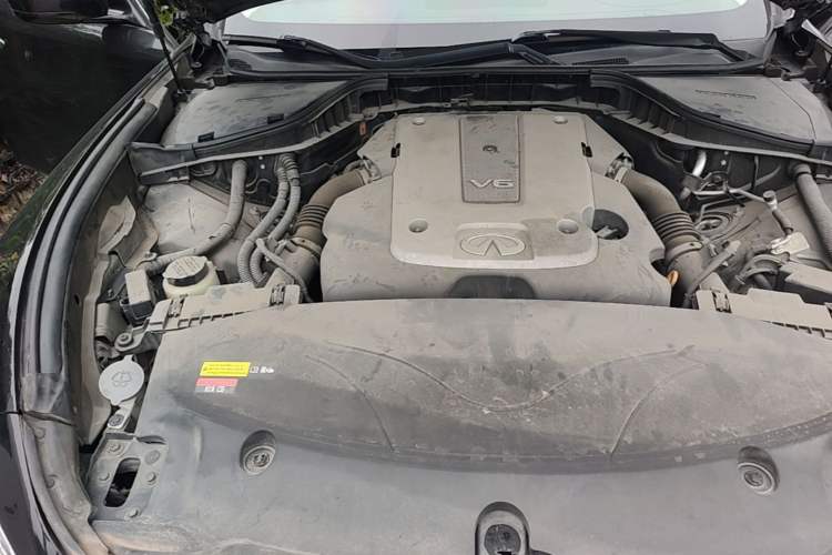 Used Infiniti Q70 2013 Q70L 2.5L Elegance Edition Engine Bay Right