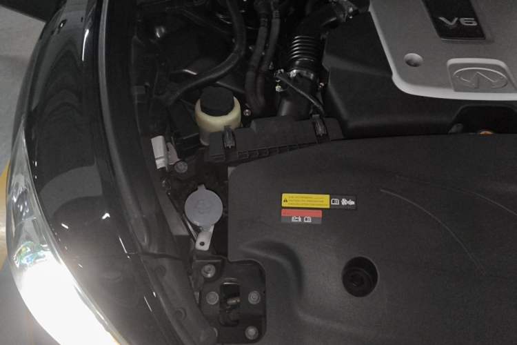 Used Infiniti Q70 2013 Q70L 2.5L Comfort Edition Engine Bay Right