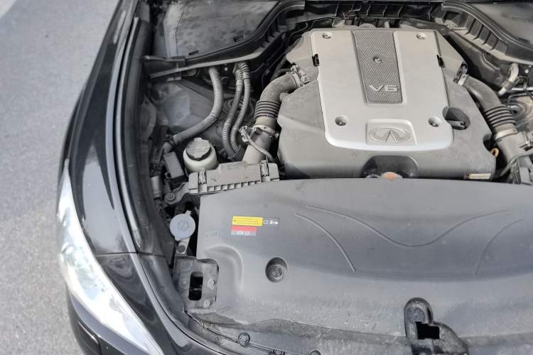Used Infiniti Q70 2013 Q70L 2.5L Comfort Edition Engine Bay Right