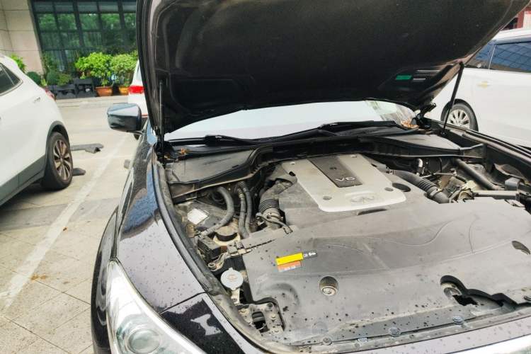 Used Infiniti Q70 2013 Q70L 2.5L Elegance Edition Engine Bay Right