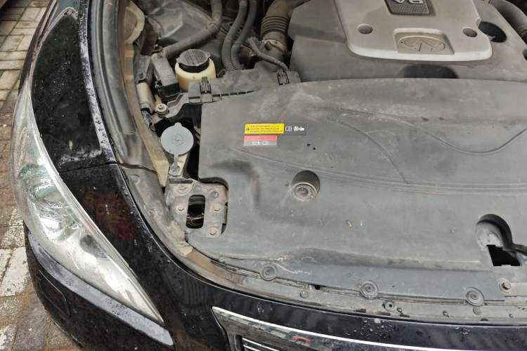 Used Infiniti Q70 2013 Q70L 2.5L Comfort Edition Engine Bay Right