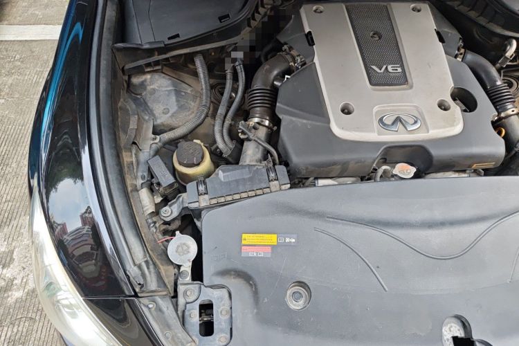 Used Infiniti Q70 2013 Q70L 2.5L Elegance Edition Engine Bay Right