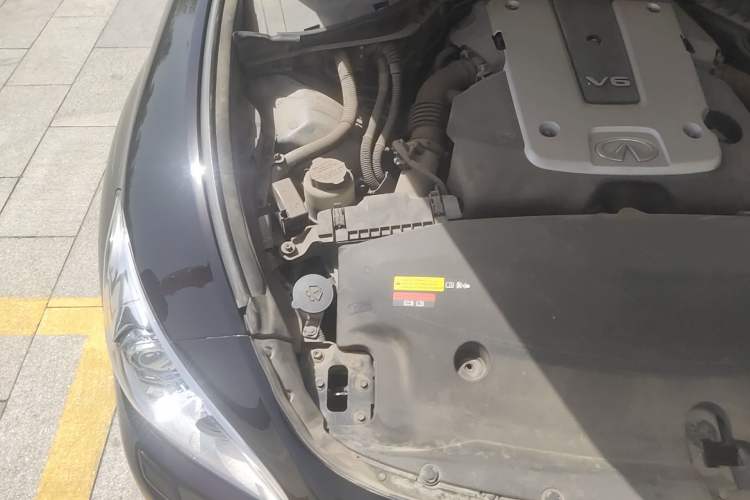 Used Infiniti Q70 2013 Q70L 2.5L Comfort Edition Engine Bay Right