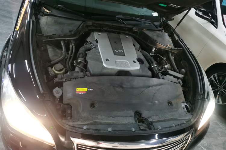 Used Infiniti Q70 2013 Q70L 2.5L Comfort Edition Engine Bay