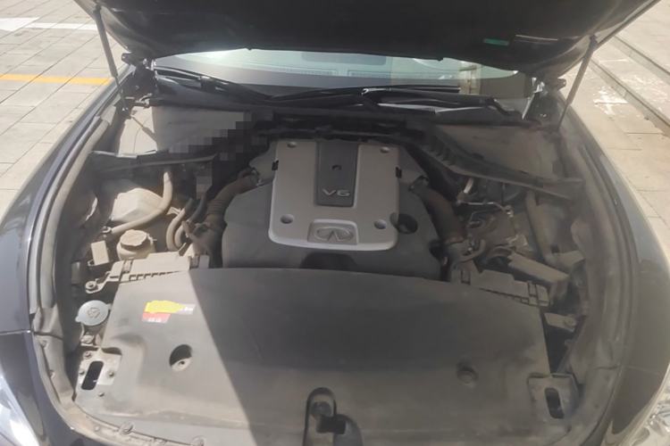 Used Infiniti Q70 2013 Q70L 2.5L Comfort Edition Engine Bay