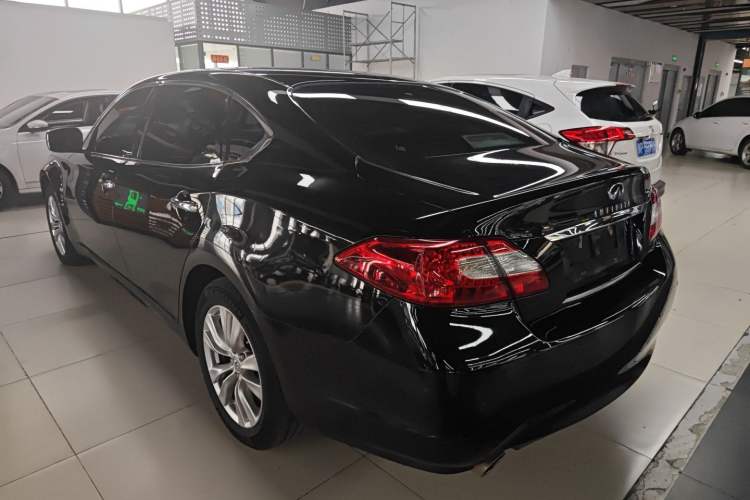 Used Infiniti Q70 2013 Q70L 2.5L Elegance Edition Exterior 2