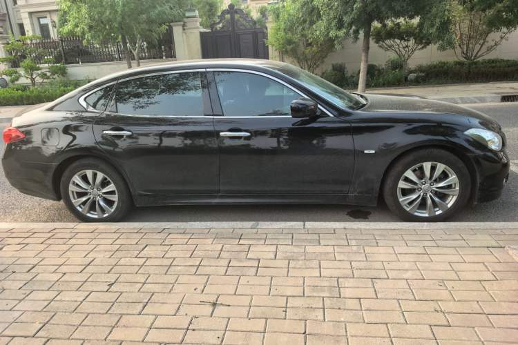 Used Infiniti Q70 2013 Q70L 2.5L Comfort Edition Exterior 2