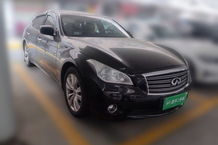 Used Infiniti Q70 2013 Q70L 2.5L Comfort Edition Front Right 45 Deg