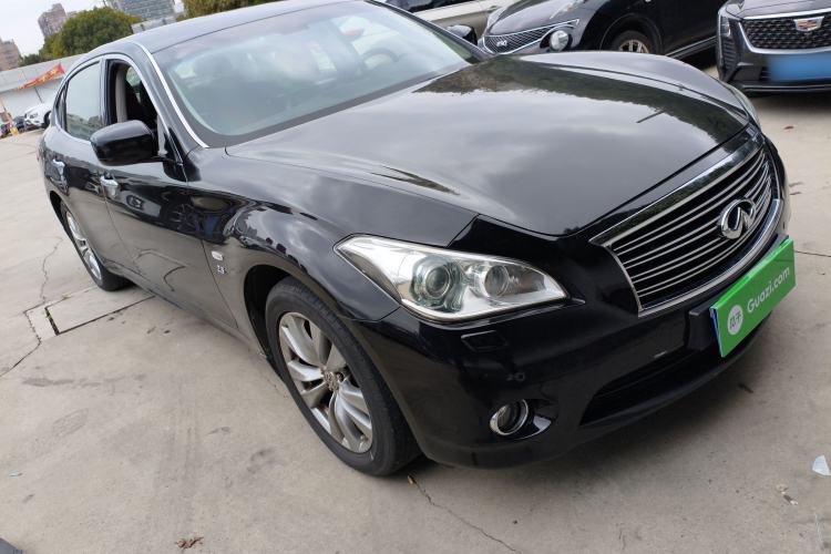Used Infiniti Q70 2013 Q70L 2.5L Elegance Edition Front Right 45 Deg