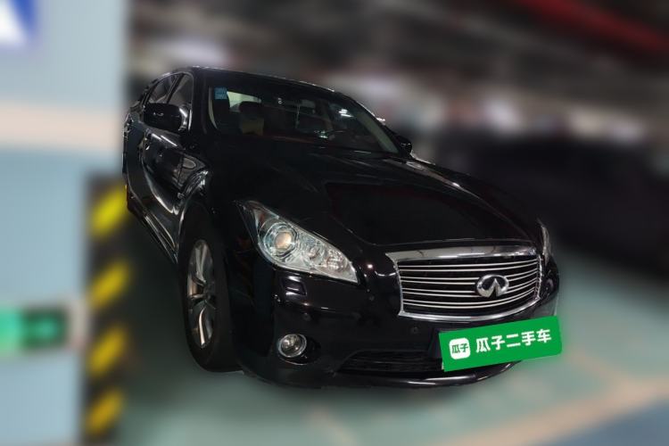 Used Infiniti Q70 2013 Q70L 2.5L Comfort Edition Front Right 45 Deg