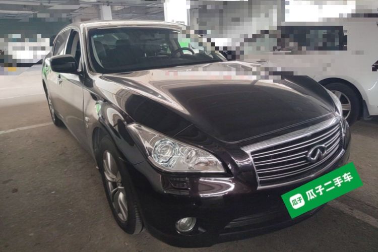 Used Infiniti Q70 2013 Q70L 2.5L Elegance Edition Front Right 45 Deg