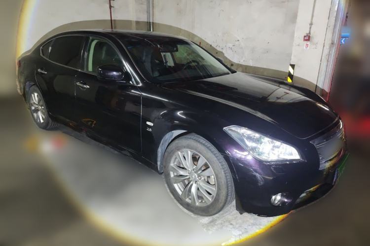 Used Infiniti Q70 2013 Q70L 2.5L Elegance Edition Front Right 45 Deg