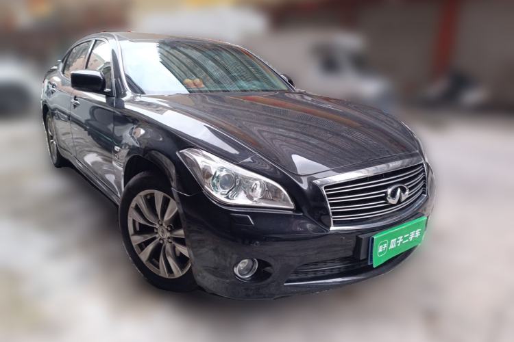 Used Infiniti Q70 2013 Q70L 2.5L Comfort Edition Front Right 45 Deg