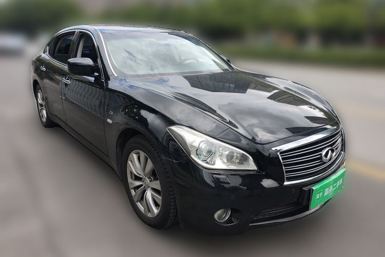 Used Infiniti Q70 2013 Q70L 2.5L Elegance Edition Front Right 45 Deg