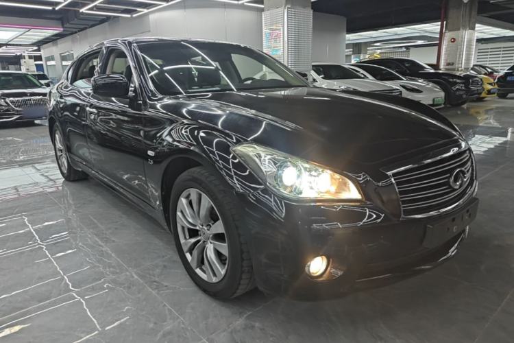 Used Infiniti Q70 2013 Q70L 2.5L Comfort Edition Front Right 45 Deg