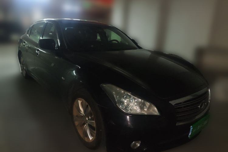 Used Infiniti Q70 2013 Q70L 2.5L Comfort Edition Front Right 45 Deg